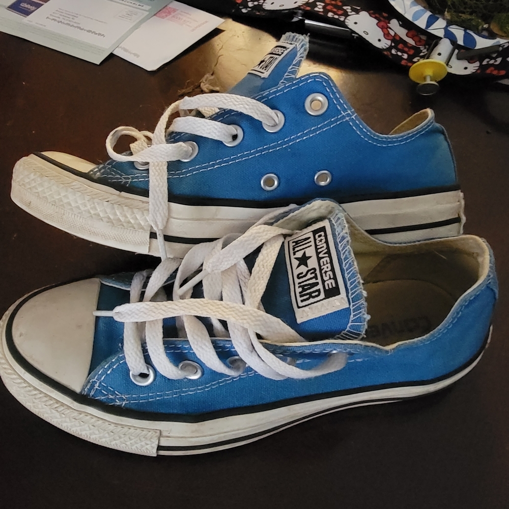 Electric blue low top converse all-stars